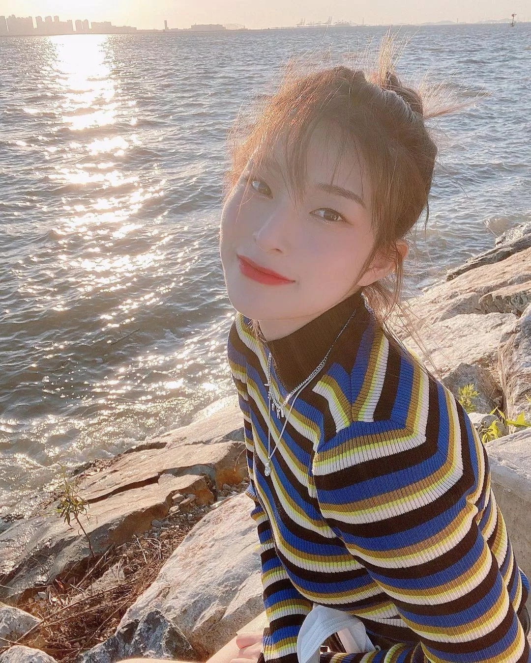 Vẻ ngoài nổi bật không kém các nữ idol Kpop của Seulki. (Ảnh: Internet)