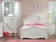 Giường ngủ bé gái với tông màu trắng hồng hiện đại (Nguồn: Internet)