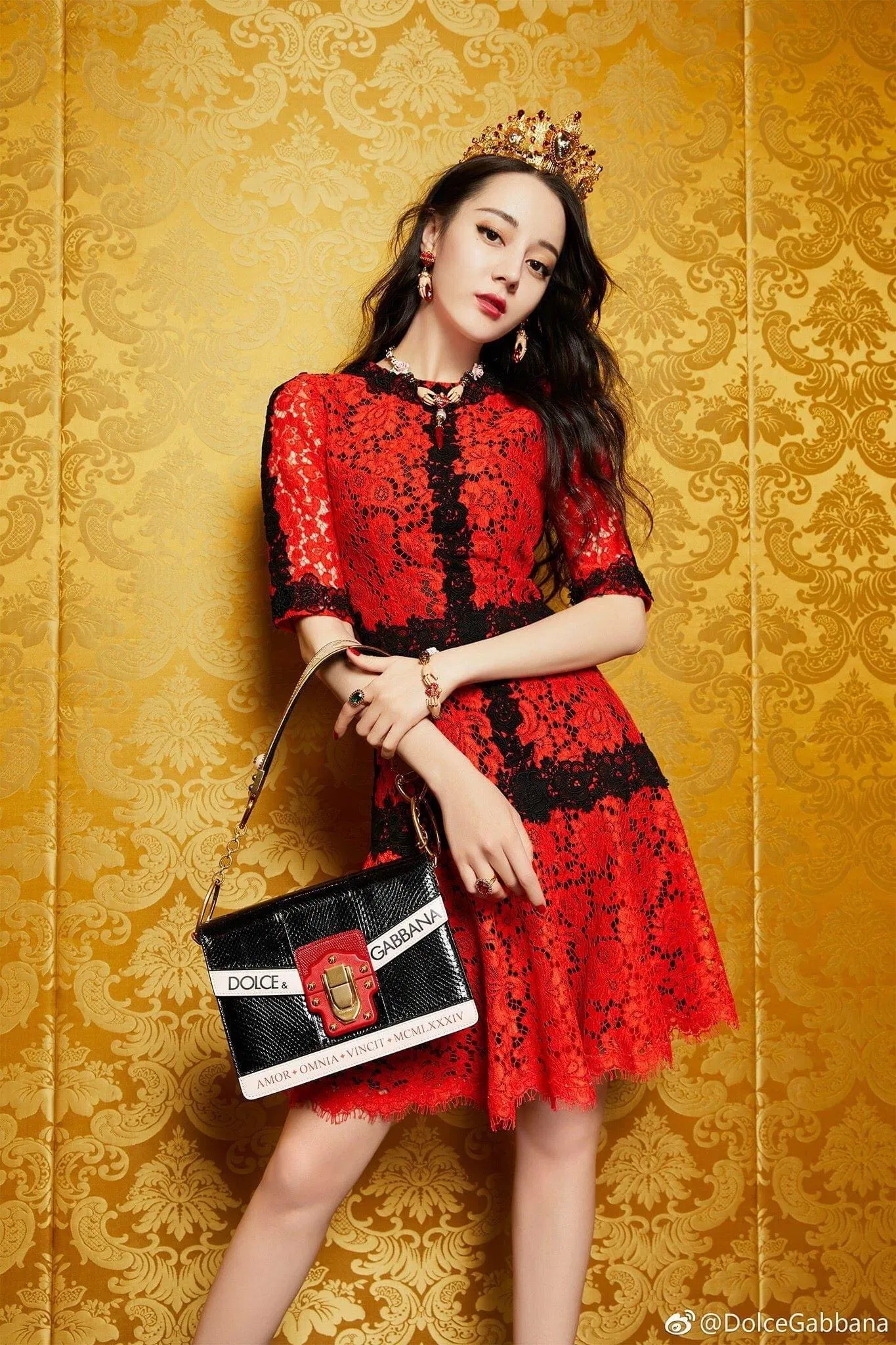 "Mỹ nhân Tân Cương" luôn xuất hiện với vẻ ngoài xinh đẹp và hấp dẫn (Ảnh: Internet)