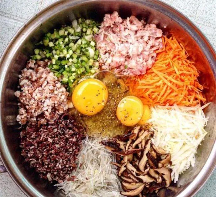 Nguyên liệu cho món nem rán cầu kỳ nhưng lại dễ tìm (ảnh Internet) Nguyên liệu cho món nem rán cầu kỳ nhưng lại dễ tìm (ảnh Internet)