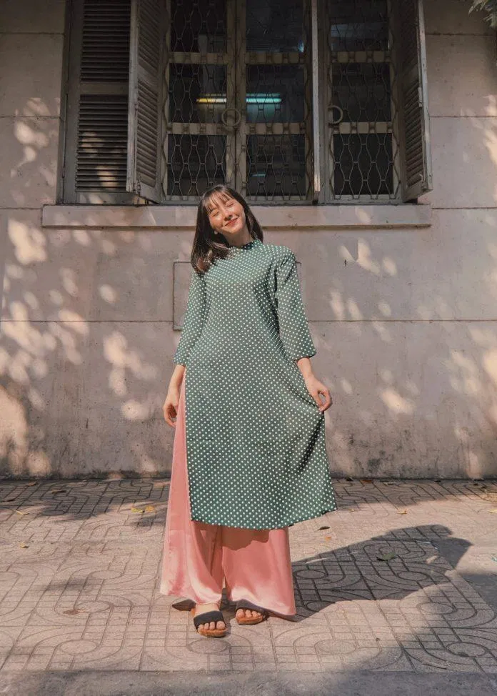 Vẫn giữ được nét truyền thống nhưng lại vô cùng trẻ trung tươi mới với các hoạ tiết đáng yêu (Nguồn: Internet) Vẫn giữ được nét truyền thống nhưng lại vô cùng trẻ trung tươi mới với các hoạ tiết đáng yêu (Nguồn: Internet)