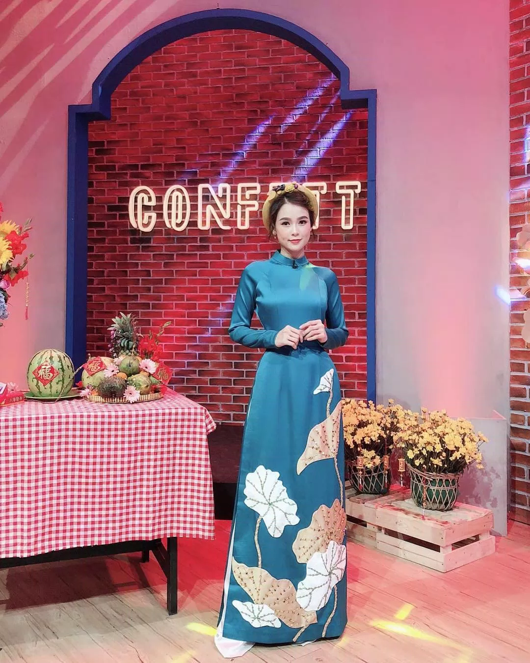 Áo dài truyền thống khiến bạn vừa đằm thắm lại vườn trang trọng trong ngày Tết (Nguồn: Internet) Áo dài truyền thống khiến bạn vừa đằm thắm lại vườn trang trọng trong ngày Tết (Nguồn: Internet)