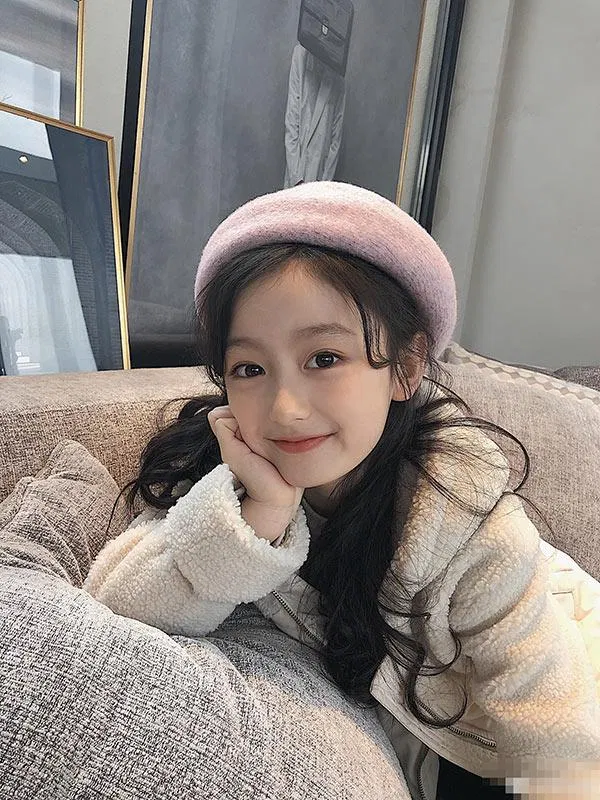 Bùi Gia Hân được netizen Trung Quốc gọi là “tiểu AngelaBaby”. (Nguồn: Internet) Bùi Gia Hân được netizen Trung Quốc gọi là “tiểu AngelaBaby”. (Nguồn: Internet)