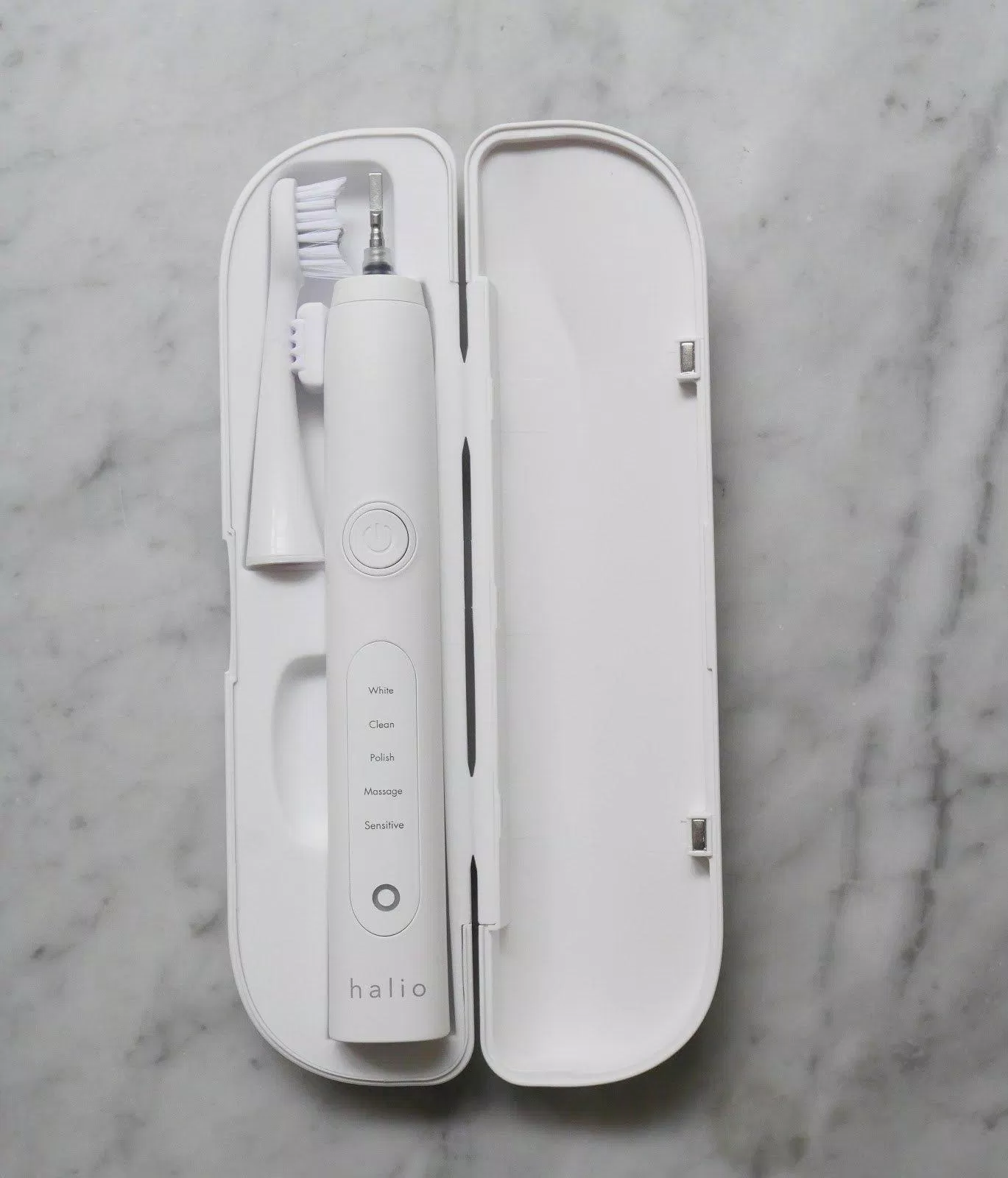 Bàn chải điện là giải pháp hiệu quả dành cho răng niềng. (Ảnh: Internet)