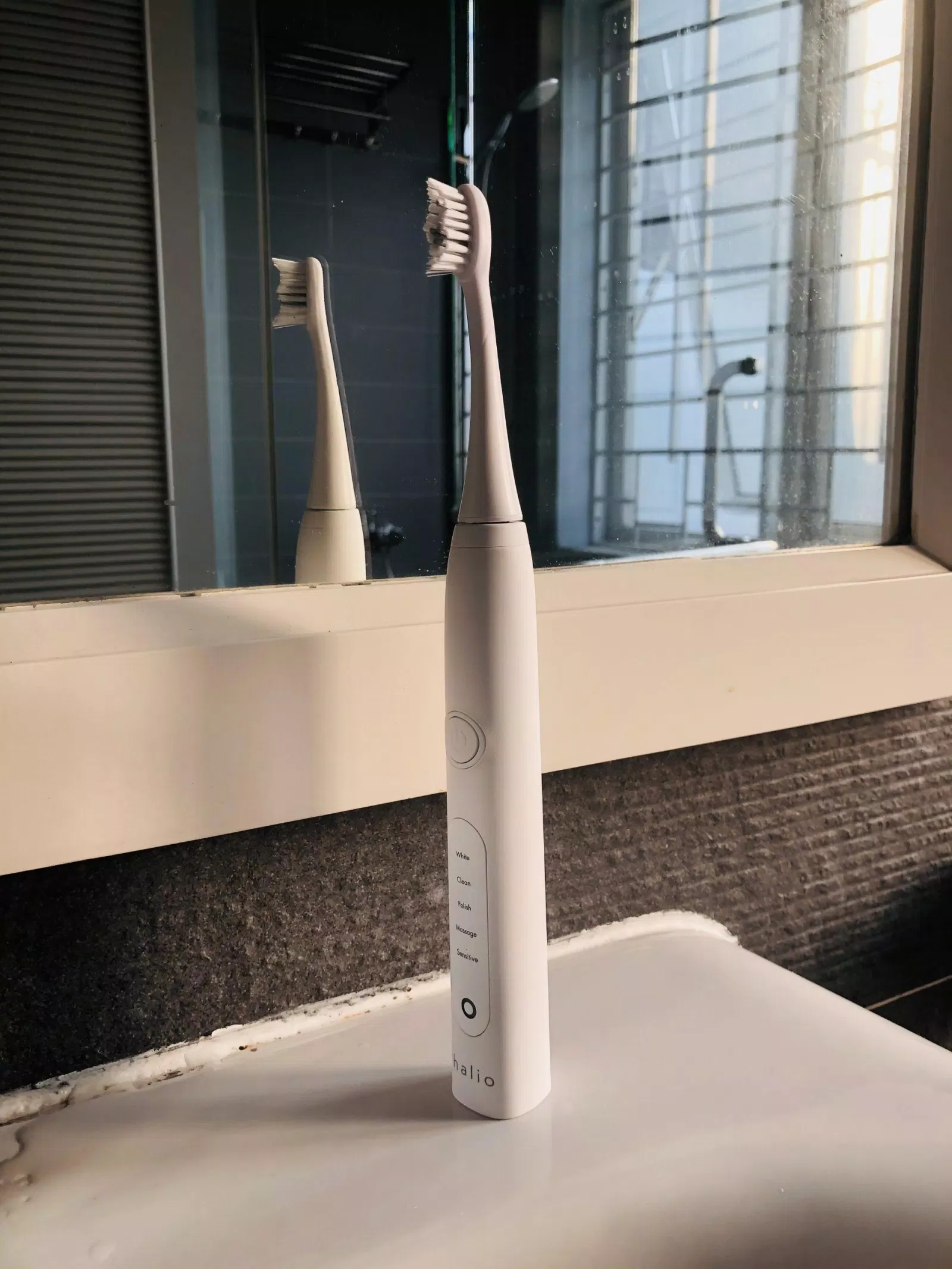 Bàn chải điện Halio Sonic. (Ảnh: Internet)