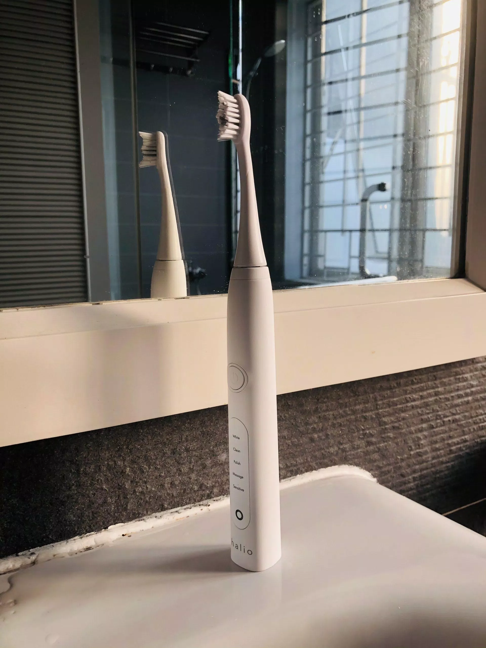 Bàn chải điện Halio Sonic. (Ảnh: Internet)