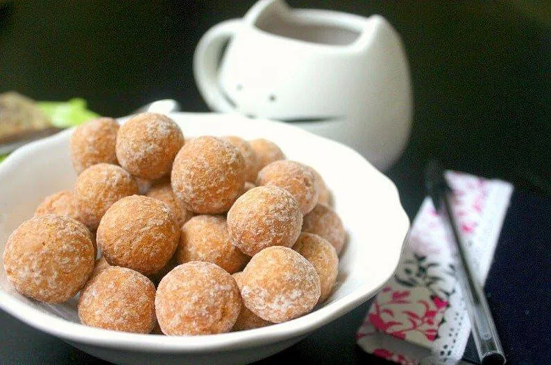 Bánh nhãn thơm phức, vàng giòn kiến bao người mê mẫn (Nguồn: Internet)