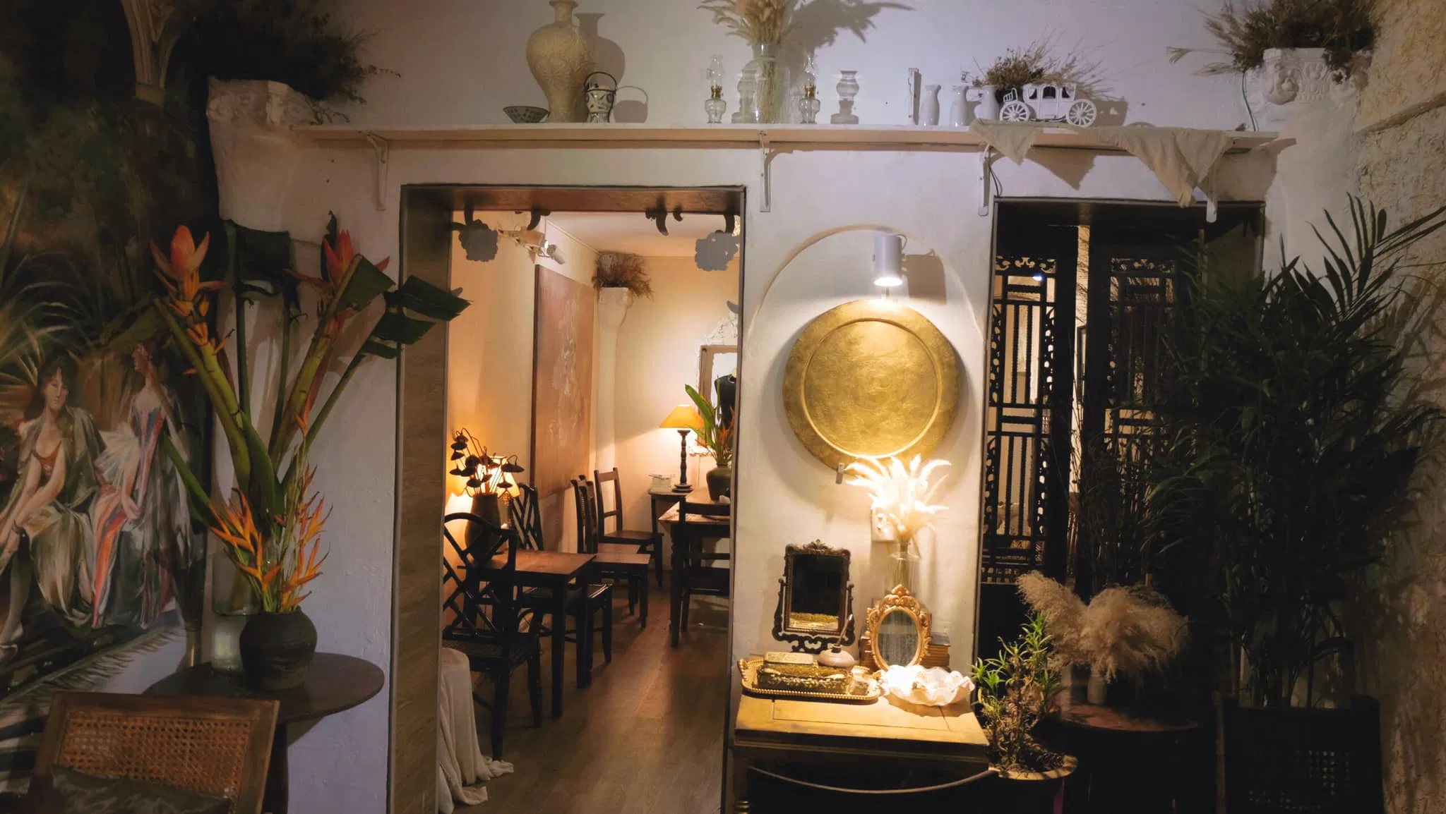 Không gian của Trốn Tìm Kafe được decor với sự kết hợp Á-Âu độc đáo. (Ảnh: Internet)