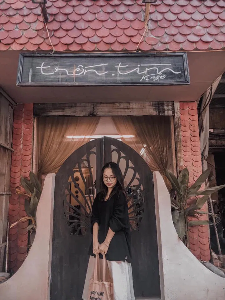 Mặt tiền của quán cafe khá bé nhưng độc đáo. (Ảnh: Internet)