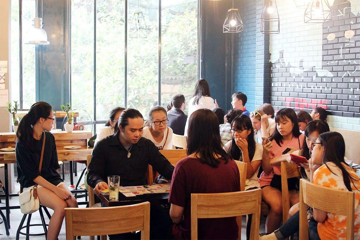 Reader Nguyễn Sơn của Black Collar Tarot. (Ảnh: Internet)