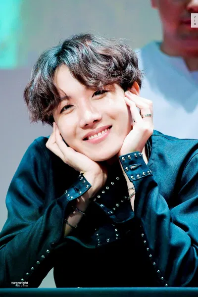 J-Hope được ví như hiện thân của tia nắng không bao giờ tắt (Ảnh: Internet)