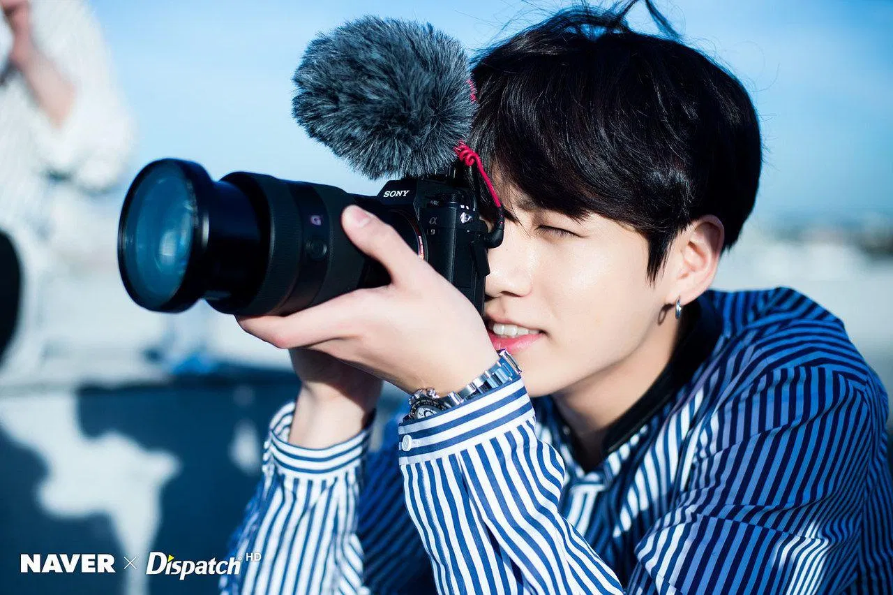 Jungkook thường xuyên làm "nhiếp ảnh gia" cho các thành viên của BTS (Nguồn: Internet).