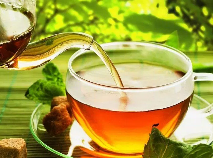 Tách trà thơm không chỉ ngon và đẹp mà còn có tác dụng chữa bệnh (Ảnh: Internet).