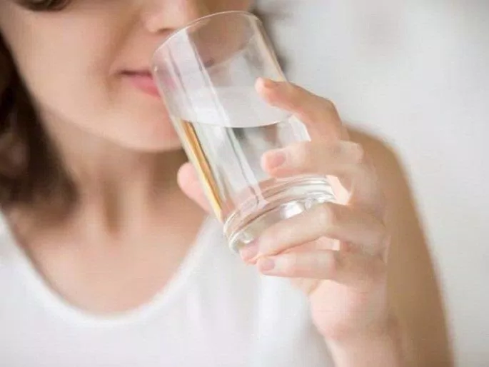 Uống đủ nước mỗi ngày là chìa khóa để có sức khỏe tuyệt vời (Ảnh: Internet).