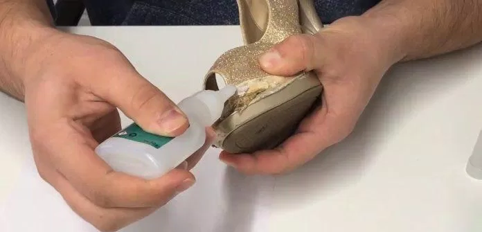 Tự sửa một chiếc giày không hề khó mà lại giúp bạn tiết kiệm một khoản chi tiêu (Ảnh: Internet).