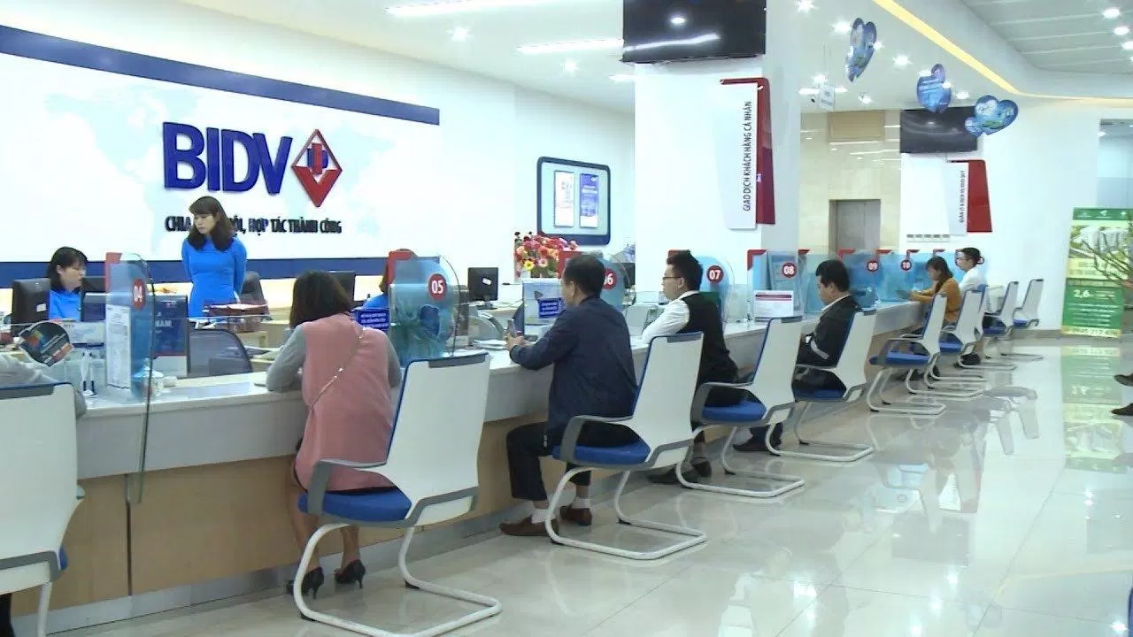 Hiện nay đã có nhiều ngân hàng cung cấp dịch vụ rất hay ho và tiện lợi này (Ảnh: Internet). Hiện nay đã có nhiều ngân hàng cung cấp dịch vụ rất hay ho và tiện lợi này (Ảnh: Internet).