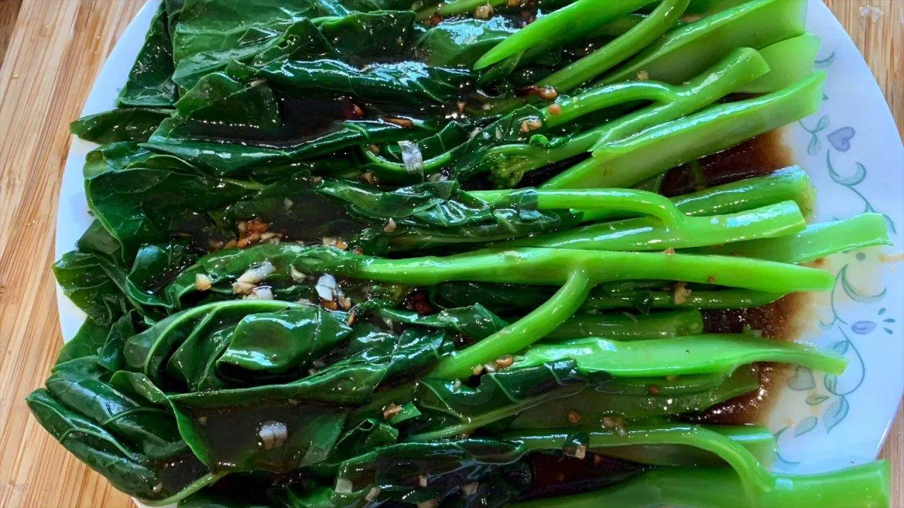 Hâm lại cải bó xôi cũng có thể khiến nitrat chuyển hóa thành các chất gây hại cho sức khỏe. (Nguồn: Internet) Hâm lại cải bó xôi cũng có thể khiến nitrat chuyển hóa thành các chất gây hại cho sức khỏe. (Nguồn: Internet)