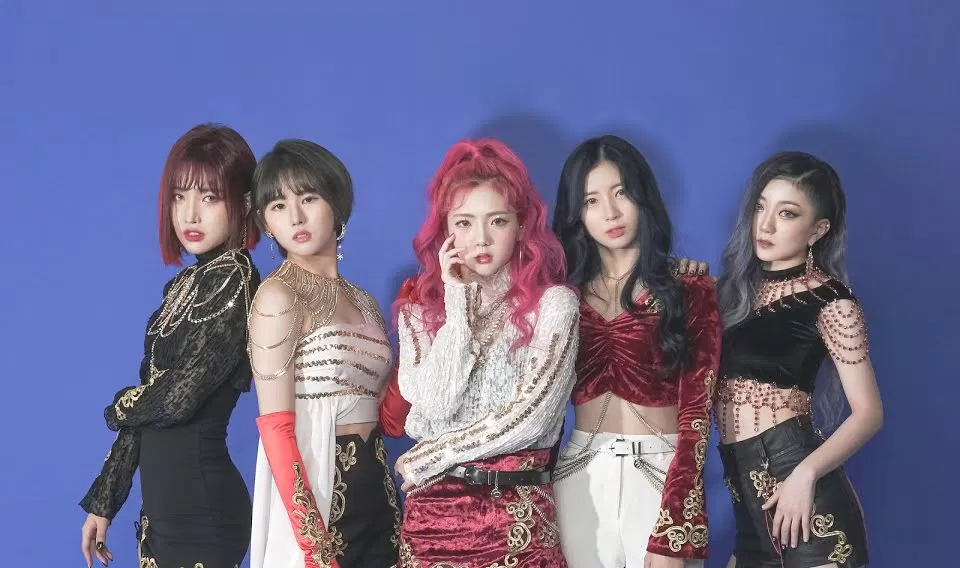 CRAXY đã đổi tên fandom từ CRAVITY sang CROWN (Ảnh: Internet)