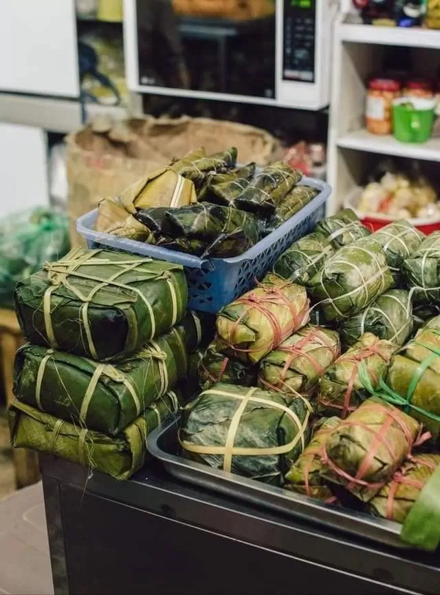 Bánh chưng tại Giò chả Quốc Hương đậm đà hương vị truyền thống.  (Ảnh: Internet)