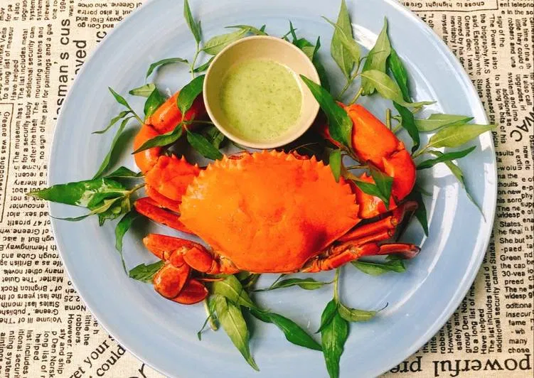 Cua luộc chấm muối ớt xanh ngon bá cháy (Nguồn: Internet)