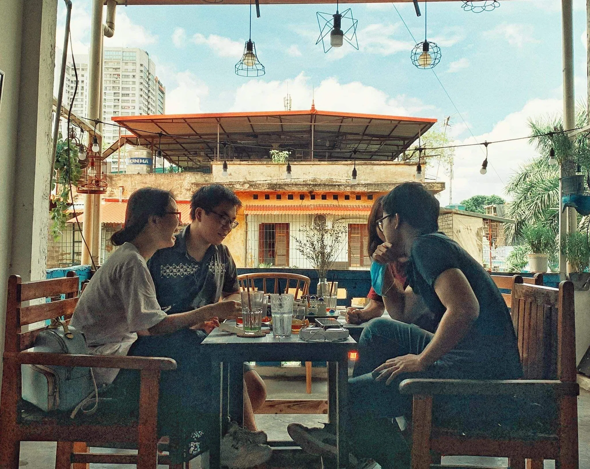 Không gian rộng rãi, thoáng mát cho nhóm bạn tụ tập. (Ảnh: Internet)