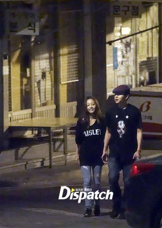 Hình ảnh Goo Hara và Junhyung do Dispatch bắt gặp (ảnh: Internet) Hình ảnh Goo Hara và Junhyung do Dispatch bắt gặp (ảnh: Internet)