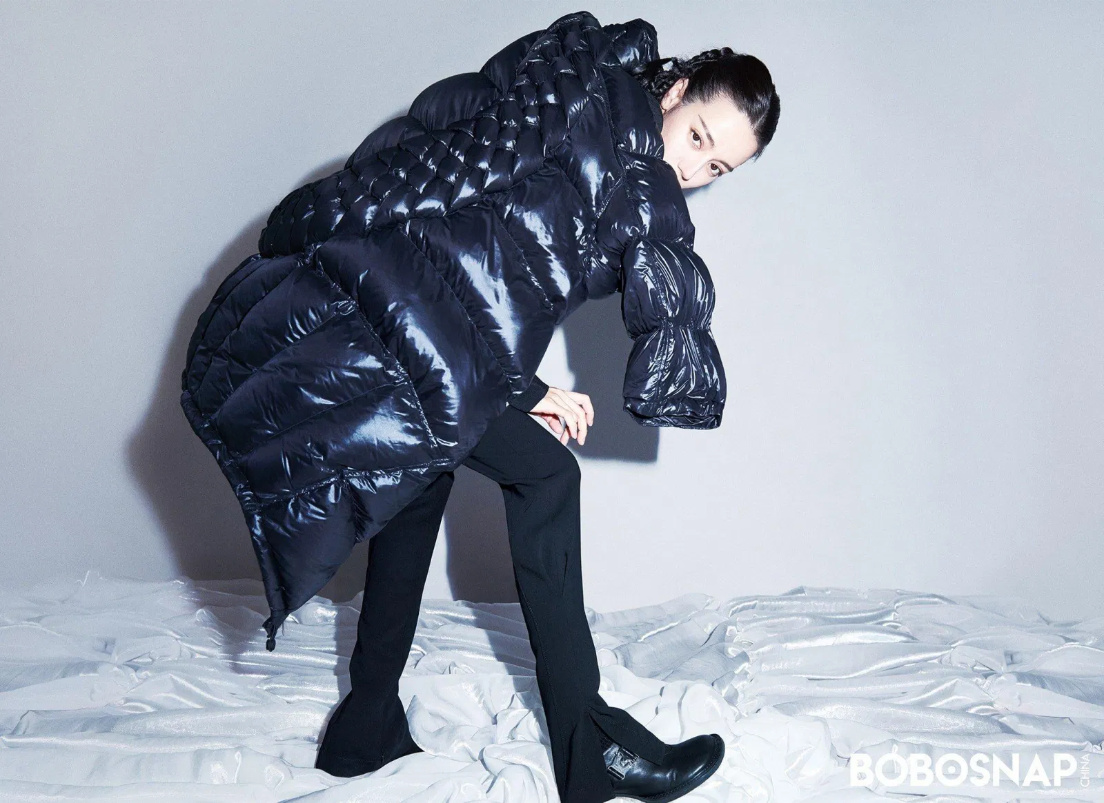 Lần xuất hiện tạp chí Bobosnap của Địch Lệ Nhiệt Ba khiến cư dân mạng không hài lòng. (Nguồn: Internet) Lần xuất hiện tạp chí Bobosnap của Địch Lệ Nhiệt Ba khiến cư dân mạng không hài lòng. (Nguồn: Internet)