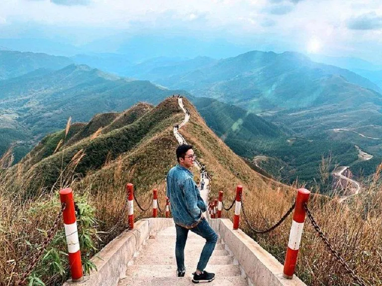 Chụp hình sống ảo giữa cánh đồng hoa thì còn gì bằng (Ảnh: Internet). Chụp hình sống ảo giữa cánh đồng hoa thì còn gì bằng (Ảnh: Internet).