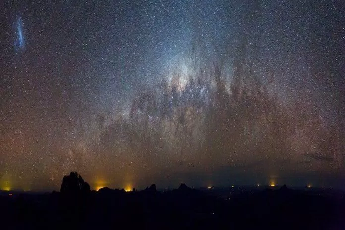 Màn đêm huyền ảo của Coonabarabran, Australia (Ảnh: Internet).