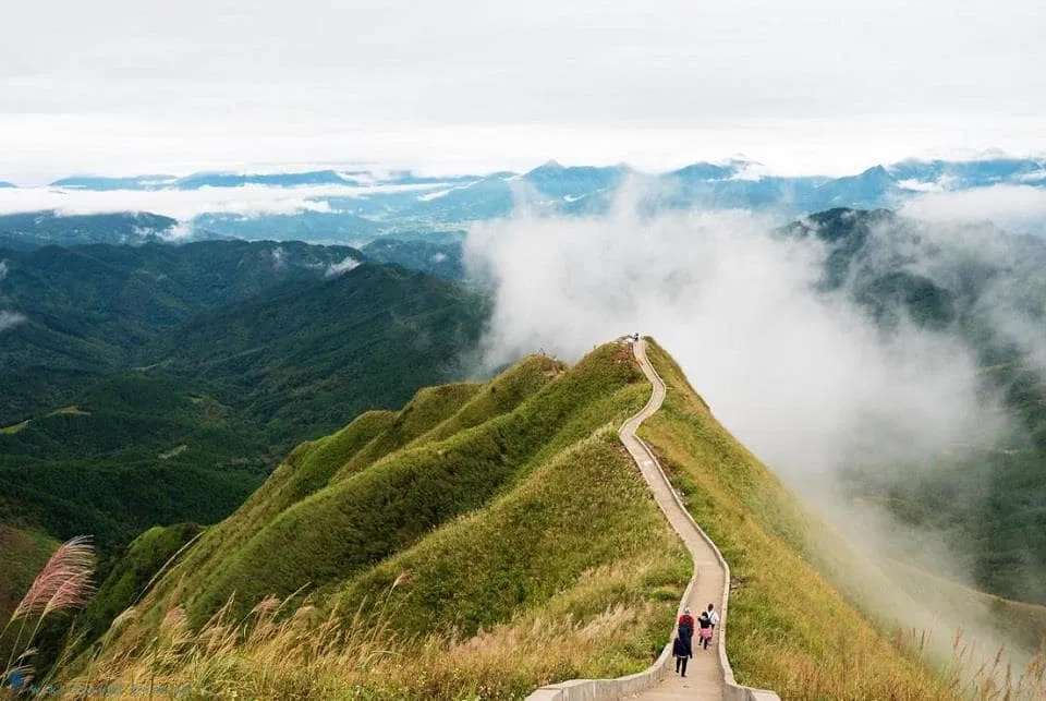 Những cung đường núi luôn là điểm đến hấp dẫn khách du lịch (Ảnh: Internet). Những cung đường núi luôn là điểm đến hấp dẫn khách du lịch (Ảnh: Internet).