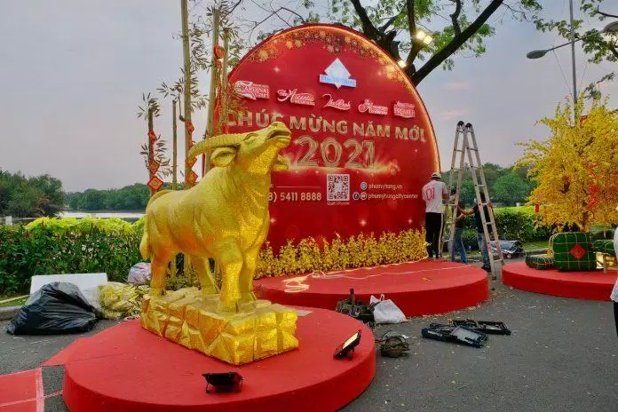 Trâu già và ụ rơm vàng của làng quê Việt Nam (Ảnh: Internet).