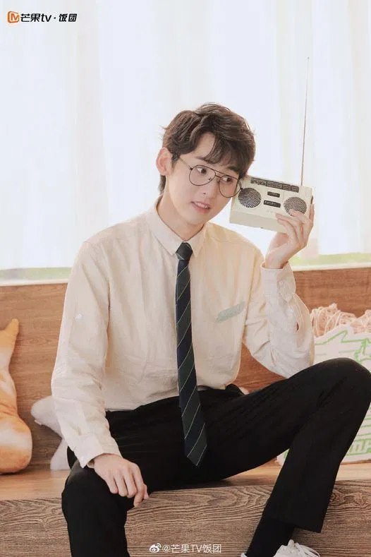 Đường Cửu Châu đẹp như nam thần bước ra từ truyện tranh (nguồn internet)