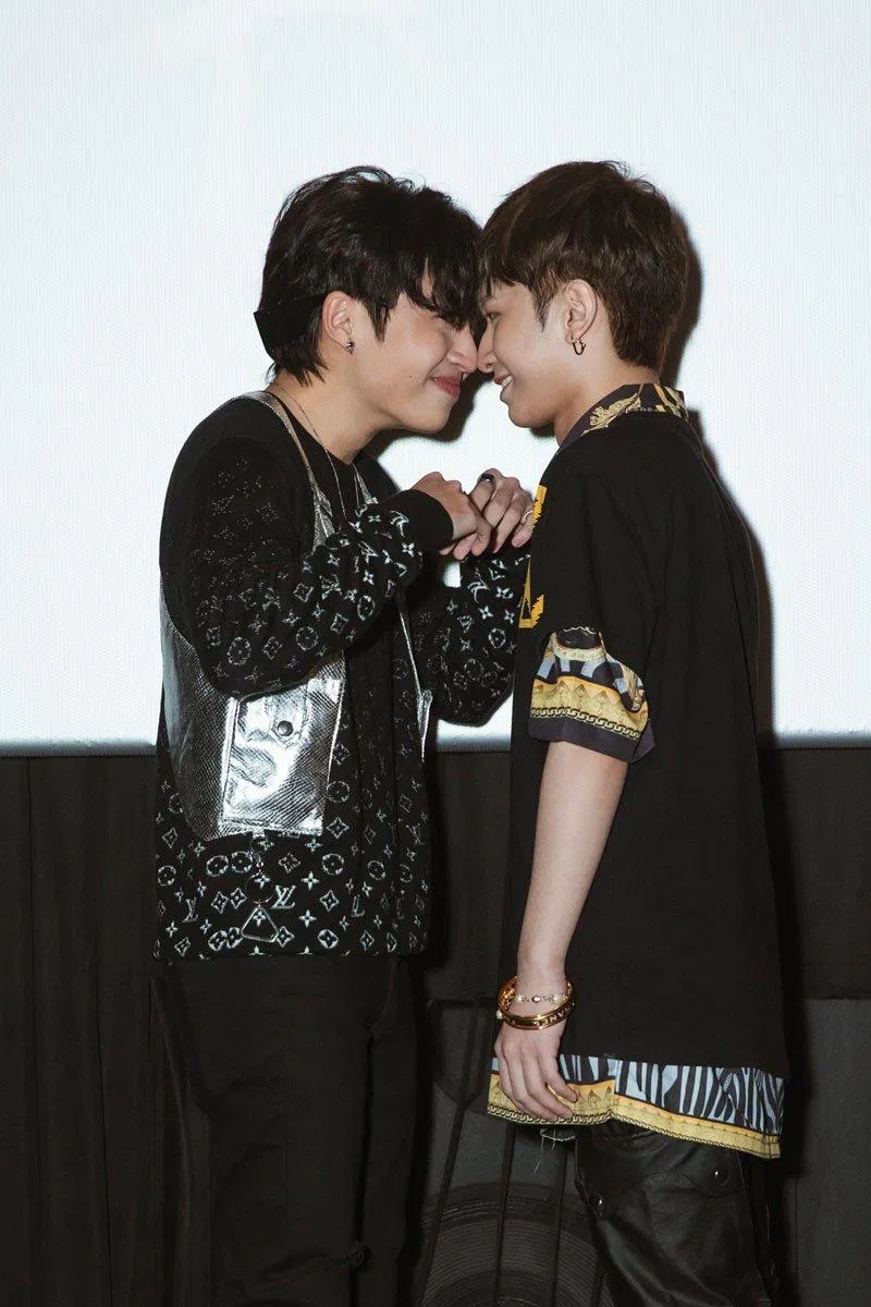 Cẩu lương chất lượng trong sự kiện ra mắt phim của hai nam chính. (Ảnh: internet)