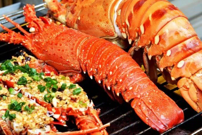 Hải sản là món khoái khẩu của nhiều người, nhưng đừng vì tiếc của mà hâm lại để ăn. (Nguồn: Internet) Hải sản là món khoái khẩu của nhiều người, nhưng đừng vì tiếc của mà hâm lại để ăn. (Nguồn: Internet)