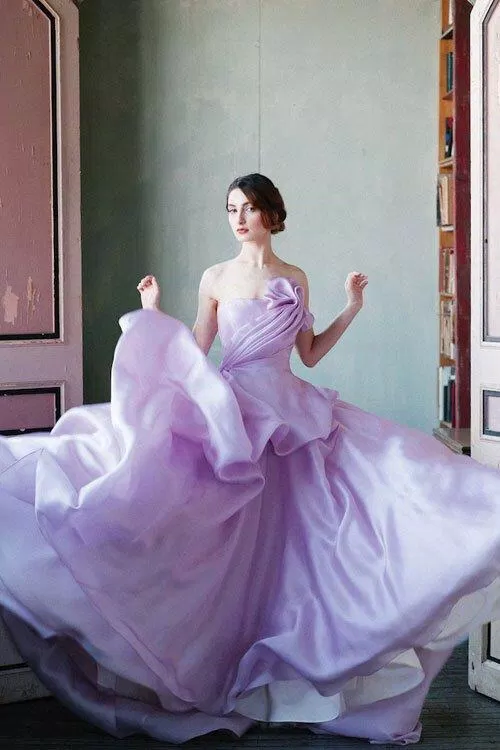 Hình ảnh váy cưới đẹp màu tím (Ảnh: Internet)