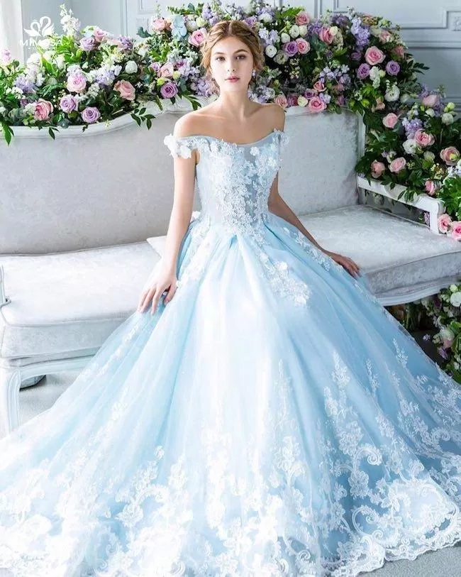 Hình ảnh váy cưới đẹp màu xanh biển (Ảnh: Internet)