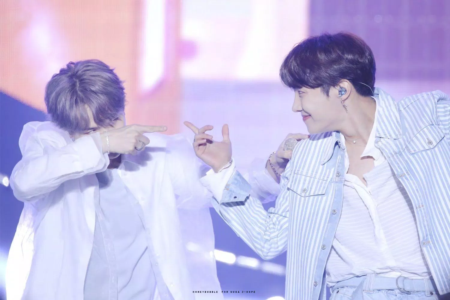 Suga (trái) và J-Hope (phải) (Nguồn: Internet)