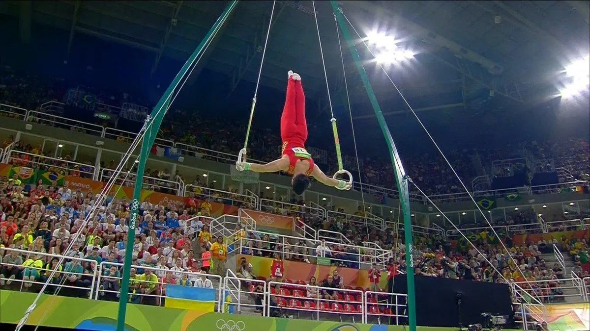 Một màn trình diễn đỉnh cao của vận động viên chuyên nghiệp với động tác khá lạ này (Ảnh: Internet). Một màn trình diễn đỉnh cao của vận động viên chuyên nghiệp với động tác khá lạ này (Ảnh: Internet).