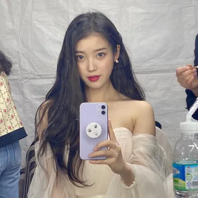 “Em gái quốc dân" thường xuyên chia sẻ các hình ảnh hậu trường làm việc trên Instagram. (Nguồn: Instagram) “Em gái quốc dân" thường xuyên chia sẻ các hình ảnh hậu trường làm việc trên Instagram. (Nguồn: Instagram)