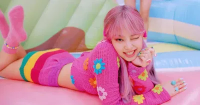 Sự hiện diện trên sân khấu của Jennie từ đáng yêu đến ngổ ngáo khi nữ idol mang bộ nails lấy cảm hứng từ kem của mình. (Nguồn: Internet)