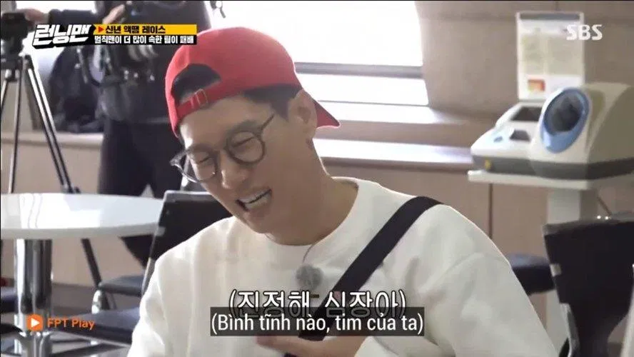 Ji Suk Jin thở gấp và mệt mỏi khiến các thành viên phải lo lắng. ( Ảnh :Internet). Ji Suk Jin thở gấp và mệt mỏi khiến các thành viên phải lo lắng. ( Ảnh :Internet).