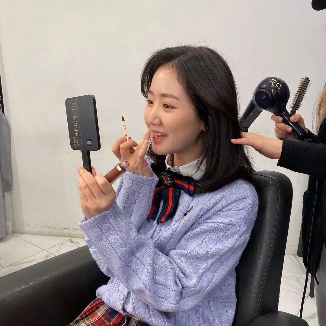 Jin Ji Hee chia sẻ Gilaa Plumping Lip Serum là thỏi son yêu thích gần đây của cô và cũng khá dễ mix&match trong nhiều hoàn cảnh (Nguồn: Internet).