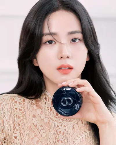Các bài đăng của Jisoo luôn có lượng tương tác khủng. (Nguồn: Instagram) Các bài đăng của Jisoo luôn có lượng tương tác khủng. (Nguồn: Instagram)
