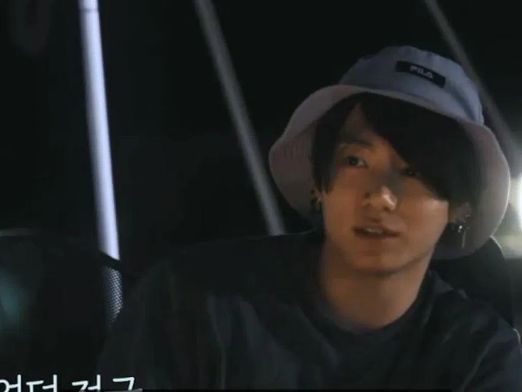 Jungkook không muốn nói chuyện quá mức thân mật với V và Jimin để tránh những cuộc cãi nhau (Ảnh: Internet)