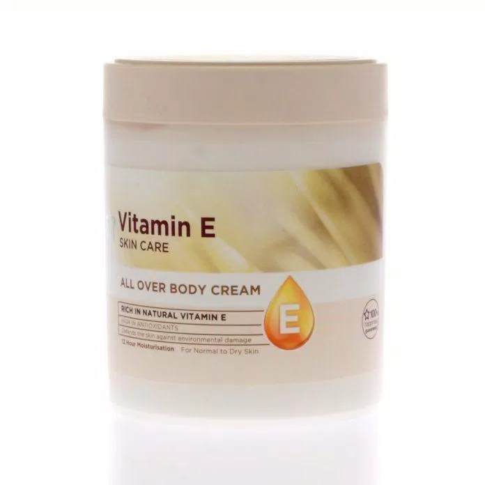 Kem dưỡng ẩm Superdrug Vitamin E All Over Body Cream có nhiều thành phần có lợi cho da (Nguồn: Internet)