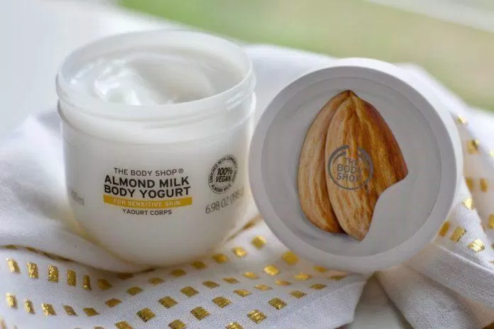 Kem dưỡng ẩm The Body Shop Almond Milk Body Yogurt có thể bảo vệ da trước tác hại của môi trường