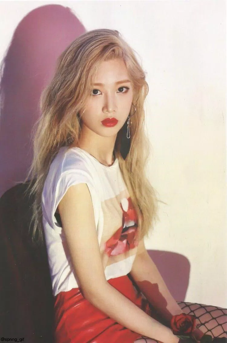 Kim Lip LOONA (Ảnh: Internet)