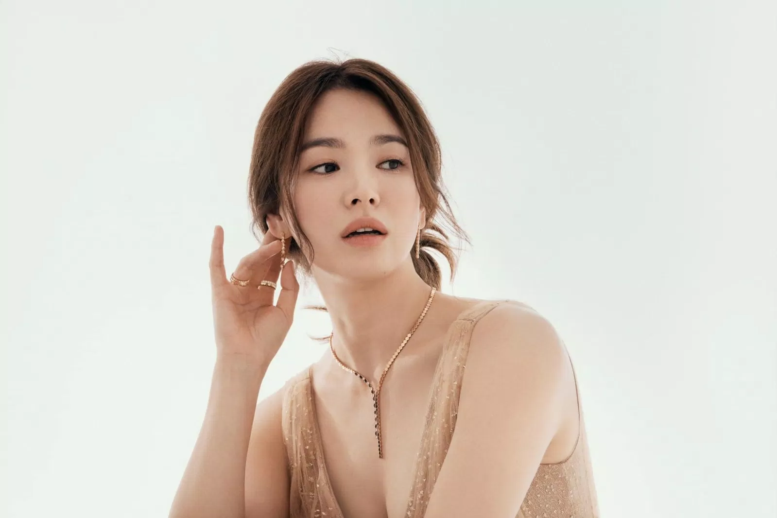 Song Hye Kyo trong bộ ảnh quảng bá cho campaign của Chaumet gây sốt vì quá xinh đẹp (Nguồn: Internet) Song Hye Kyo trong bộ ảnh quảng bá cho campaign của Chaumet gây sốt vì quá xinh đẹp (Nguồn: Internet)