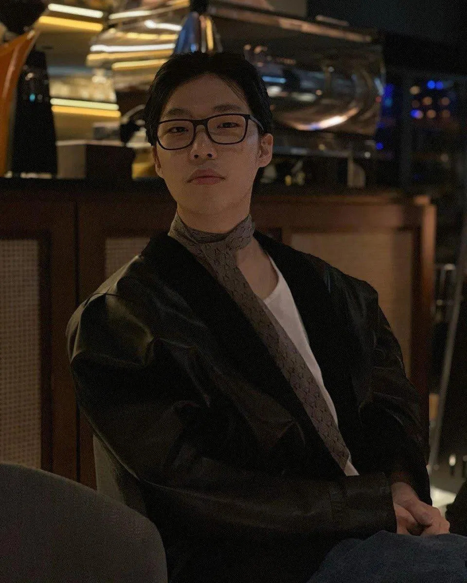 Lee Chanhyuk (AKMU) đã có thể mua những bất động sản và tòa nhà sang trọng. (Nguồn: Internet)