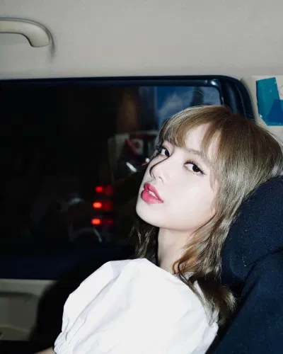 Lisa thường xuyên chia sẻ hình ảnh cá nhân trên Instagram. (Nguồn: Instagram) Lisa thường xuyên chia sẻ hình ảnh cá nhân trên Instagram. (Nguồn: Instagram)